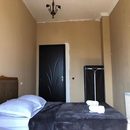 Lucky Family Hotel Tbilisi Bagian luar foto