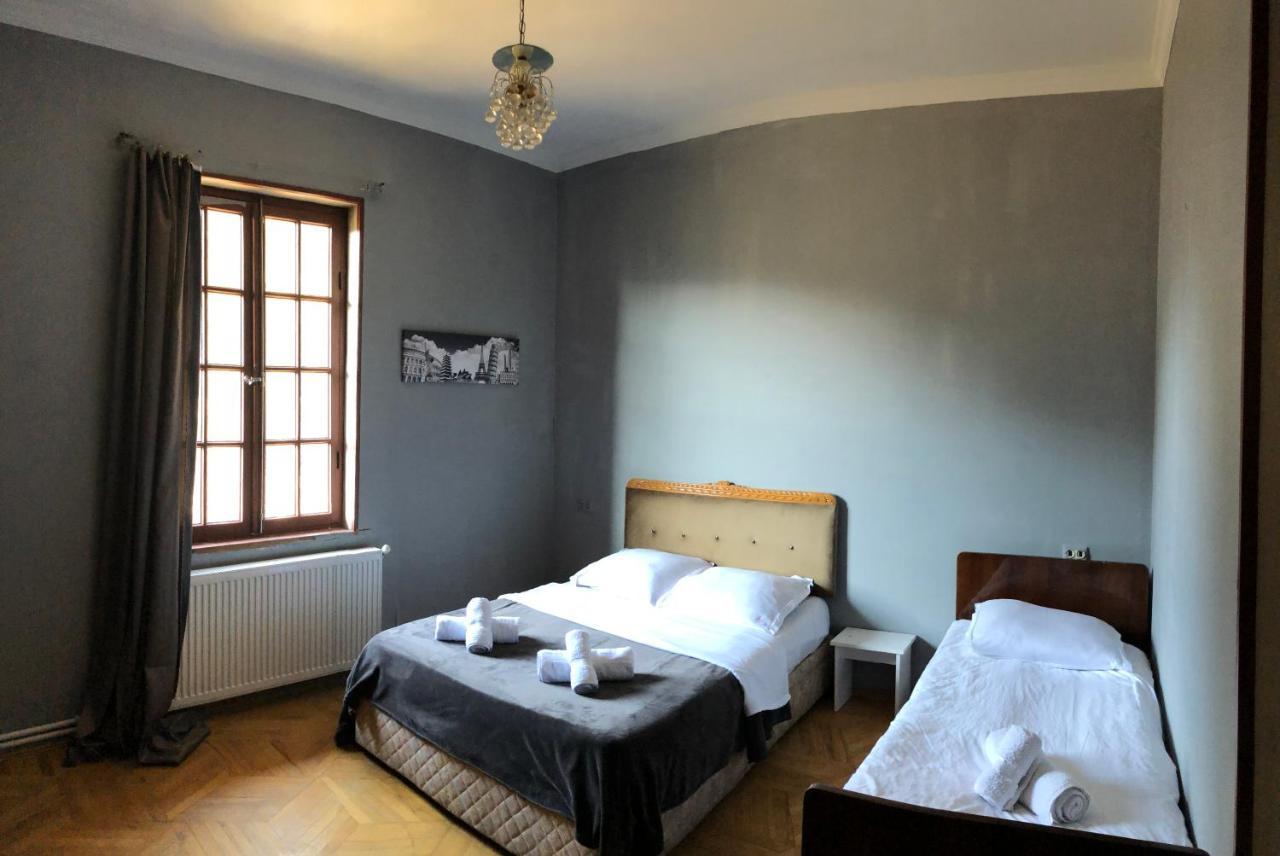 Lucky Family Hotel Tbilisi Bagian luar foto
