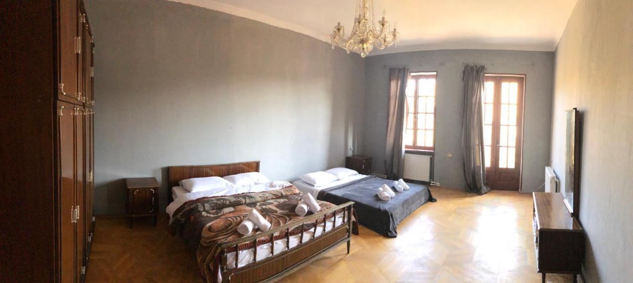 Lucky Family Hotel Tbilisi Bagian luar foto