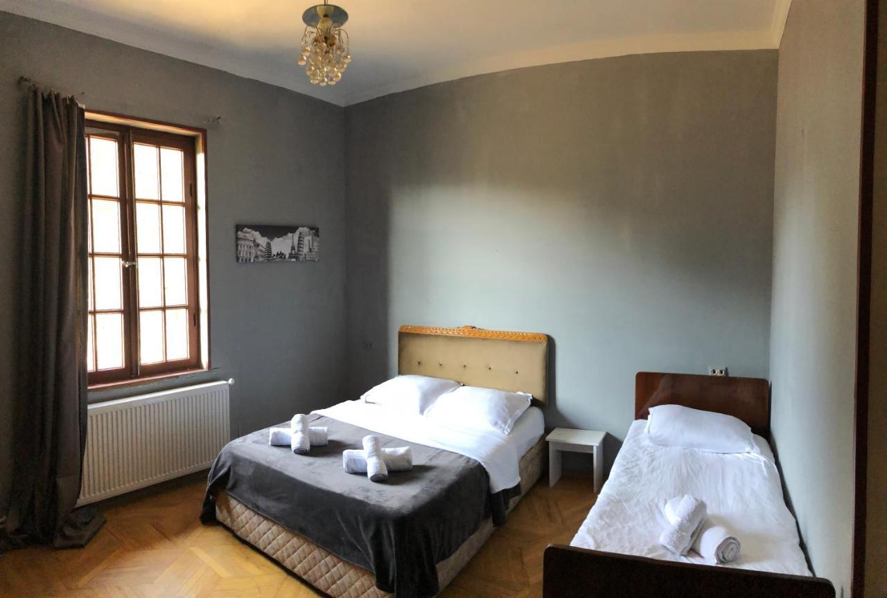 Lucky Family Hotel Tbilisi Bagian luar foto